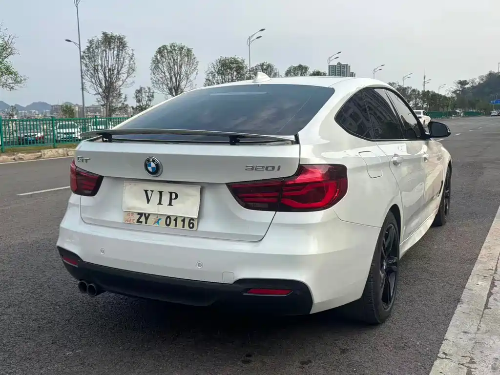 BMW BMW 3 Series GT 2019 320i M Sport Shadow Night Edition 2020 - thumbnail 4