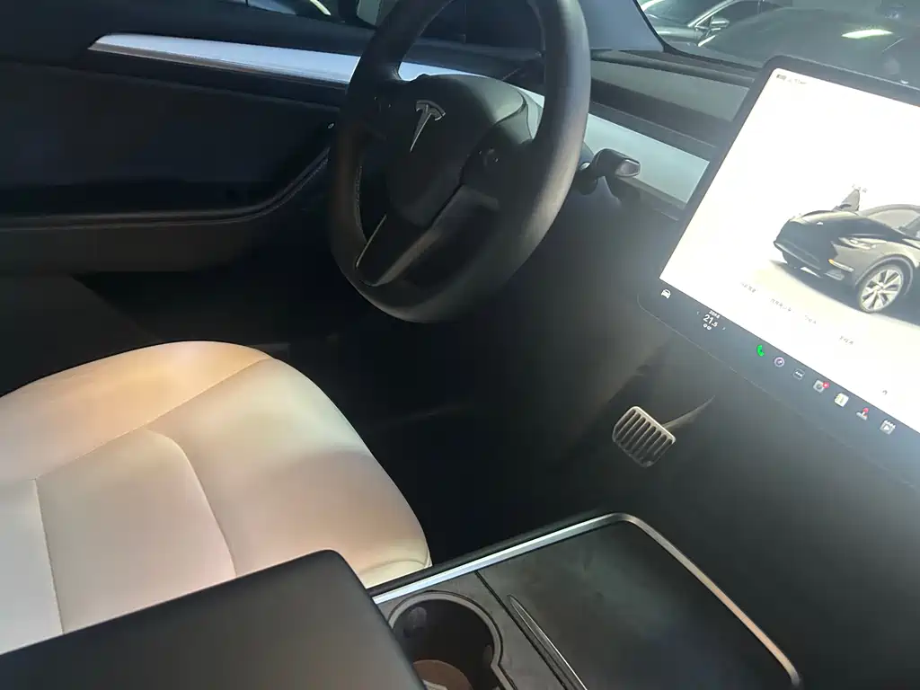 Tesla Model Y 2023 Rear-Wheel Drive 2023 - thumbnail 4