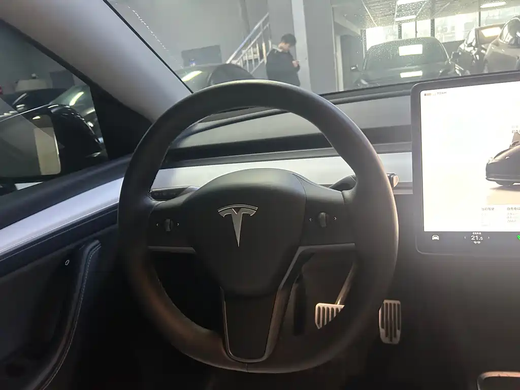 Tesla Model Y 2023 Rear-Wheel Drive 2023 - thumbnail 5