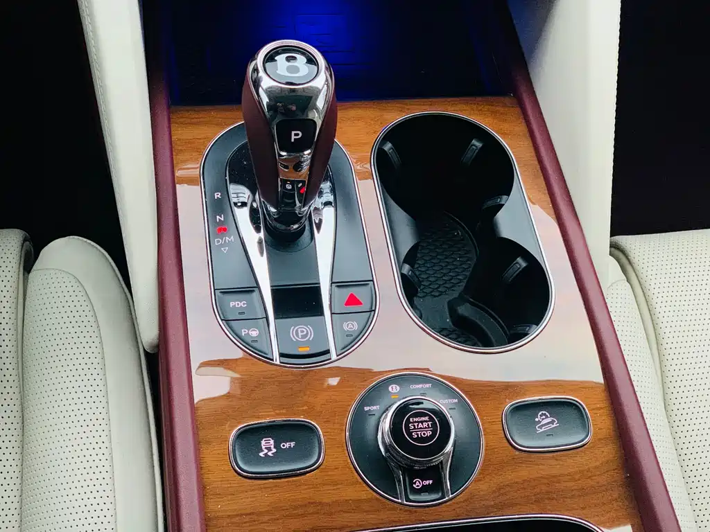 Bentley Bentayga 2021 4.0T V8 2021 - thumbnail 6