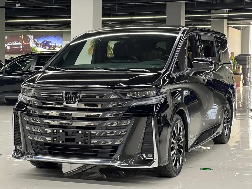 Toyota Alphard 2024 Crown Hybrid 2.5L Executive Version 2025