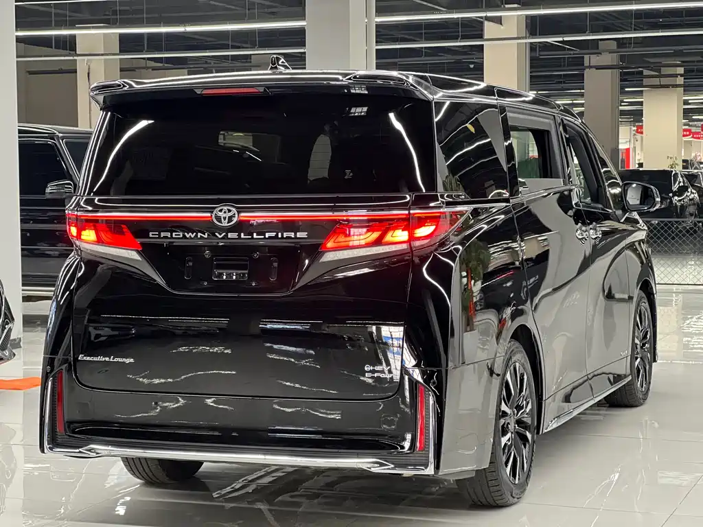 Toyota Alphard 2024 Crown Hybrid 2.5L Executive Version 2025 - thumbnail 4