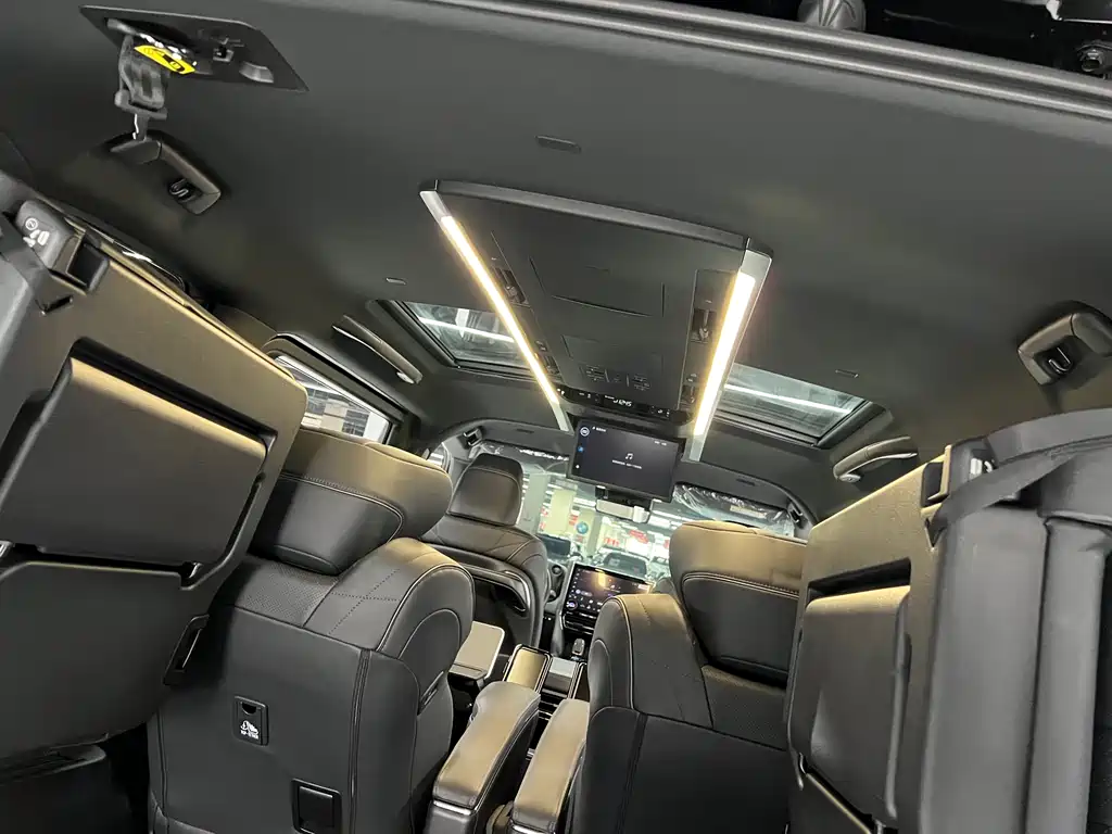 Toyota Alphard 2024 Crown Hybrid 2.5L Executive Version 2025 - thumbnail 8