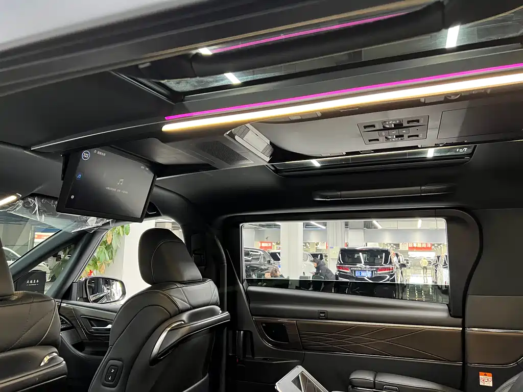 Toyota Alphard 2024 Crown Hybrid 2.5L Executive Version 2025 - thumbnail 9