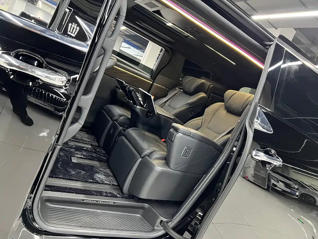 Toyota Alphard 2024 Crown Hybrid 2.5L Executive Version 2025 - thumbnail 10