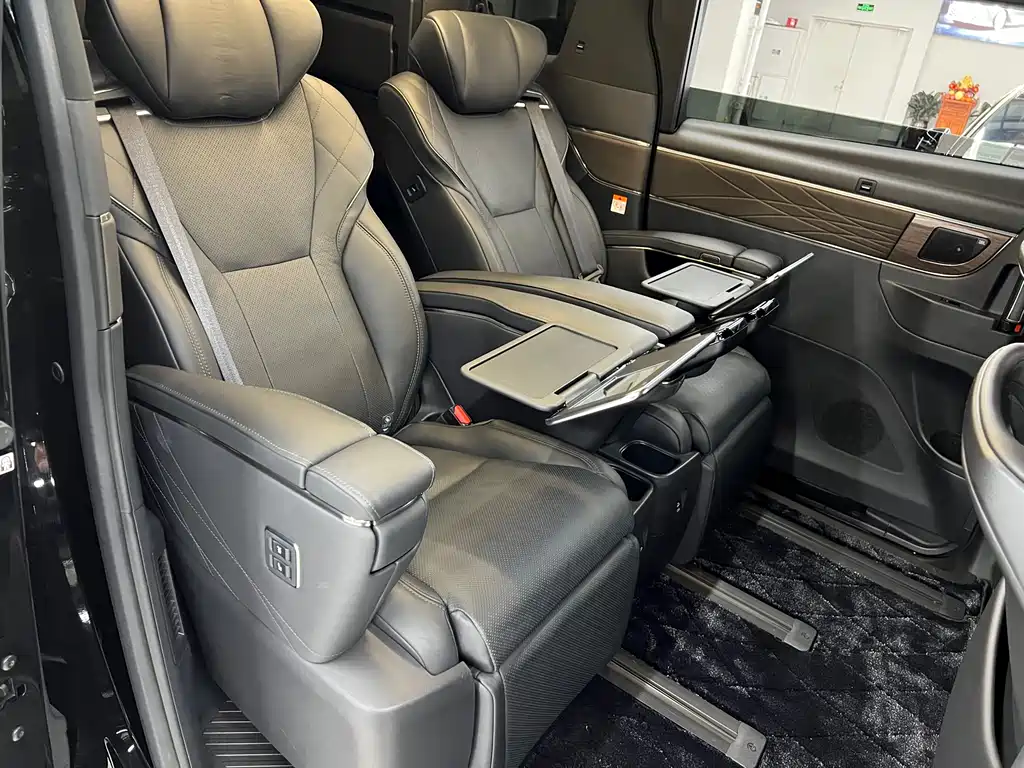 Toyota Alphard 2024 Crown Hybrid 2.5L Executive Version 2025 - thumbnail 13