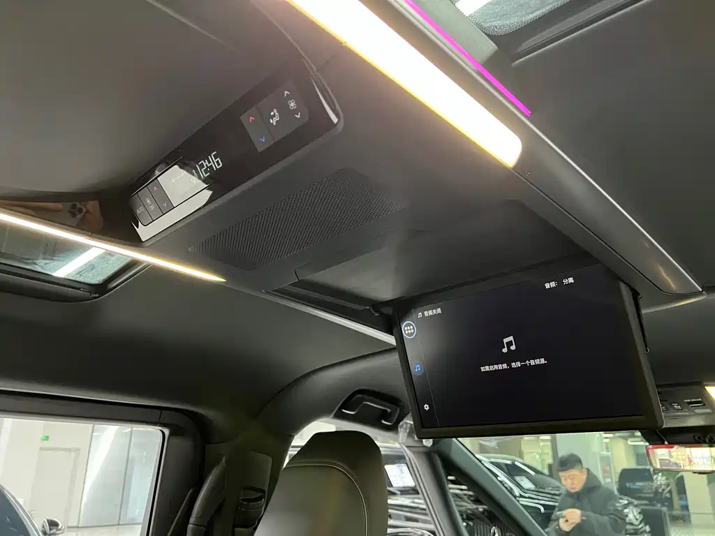 Toyota Alphard 2024 Crown Hybrid 2.5L Executive Version 2025 - thumbnail 15