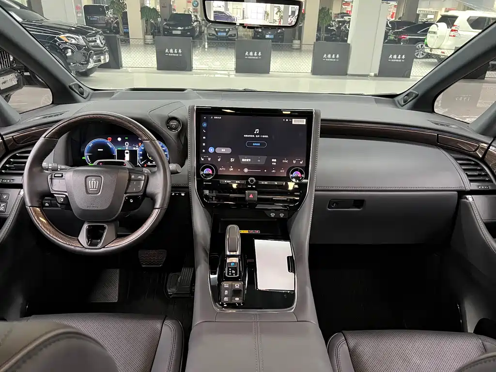 Toyota Alphard 2024 Crown Hybrid 2.5L Executive Version 2025 - thumbnail 16