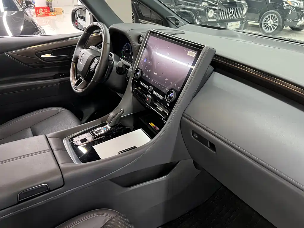 Toyota Alphard 2024 Crown Hybrid 2.5L Executive Version 2025 - thumbnail 26
