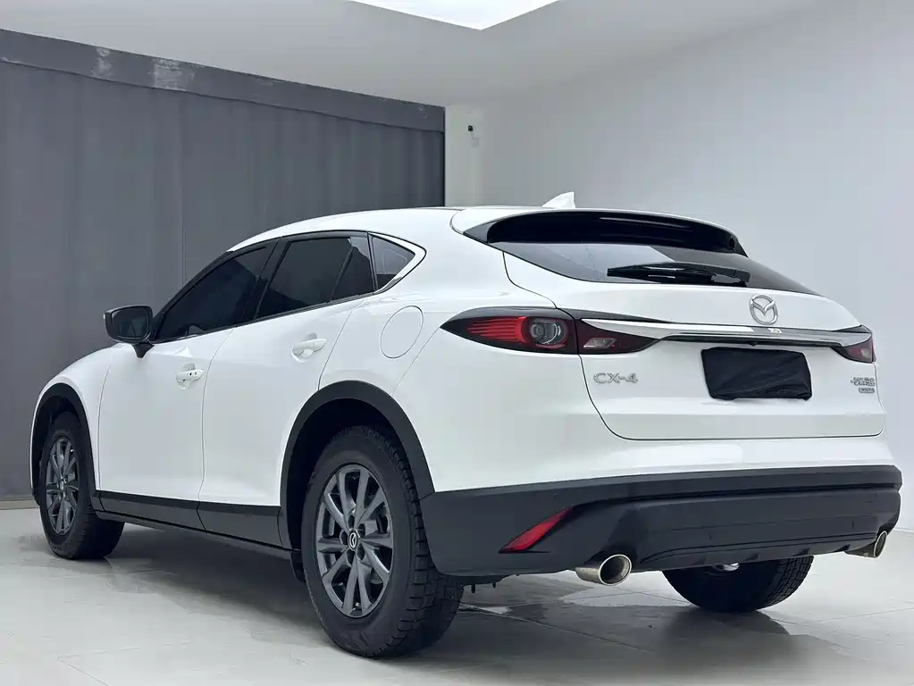 Mazda Mazda CX-4 2021 2.0L Automatic AWD Skyactiv-X Explorer Edition 2023 - thumbnail 4