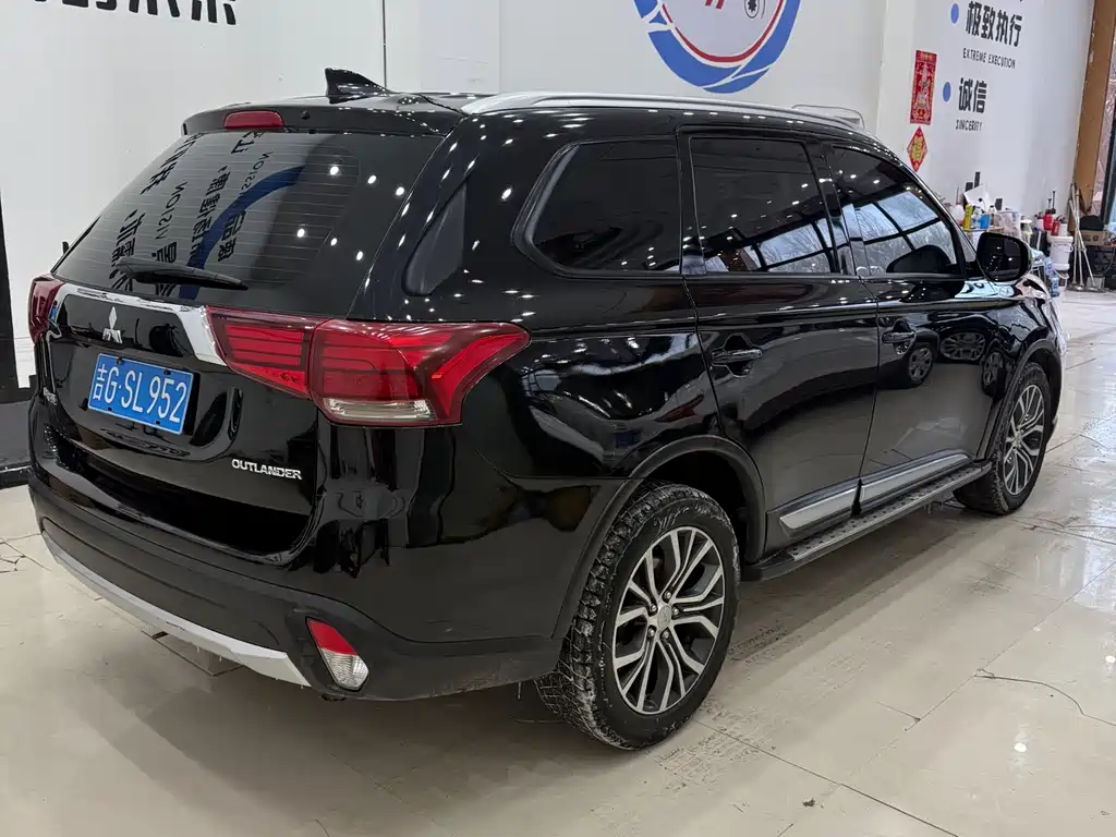 Mitsubishi Mitsubishi Outlander 2018 2.0L 2WD Glory Edition 5-seater 2018 - thumbnail 5