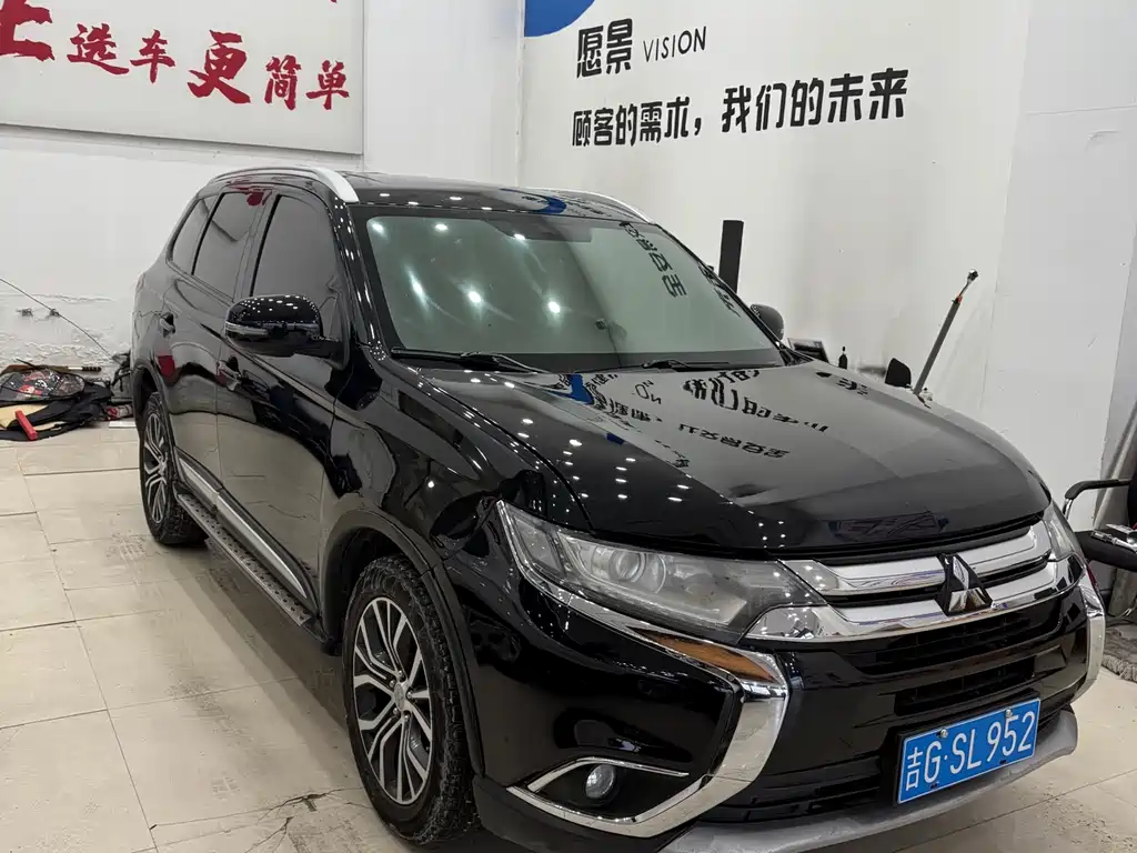 Mitsubishi Mitsubishi Outlander 2018 2.0L 2WD Glory Edition 5-seater 2018 - thumbnail 6