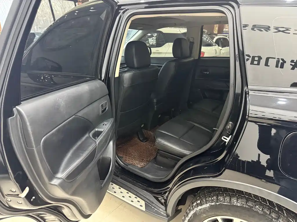 Mitsubishi Mitsubishi Outlander 2018 2.0L 2WD Glory Edition 5-seater 2018 - thumbnail 12