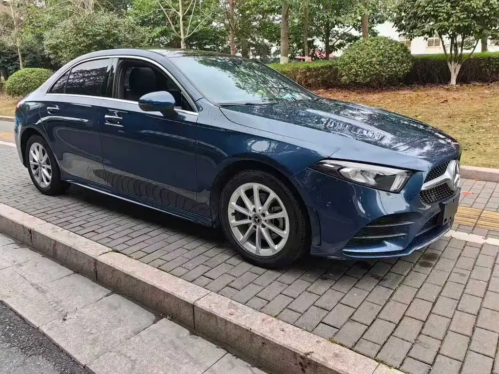 Mercedes-Benz Mercedes-Benz A-Class 2020 A 200 L Sport Sedan 2019 - thumbnail 3