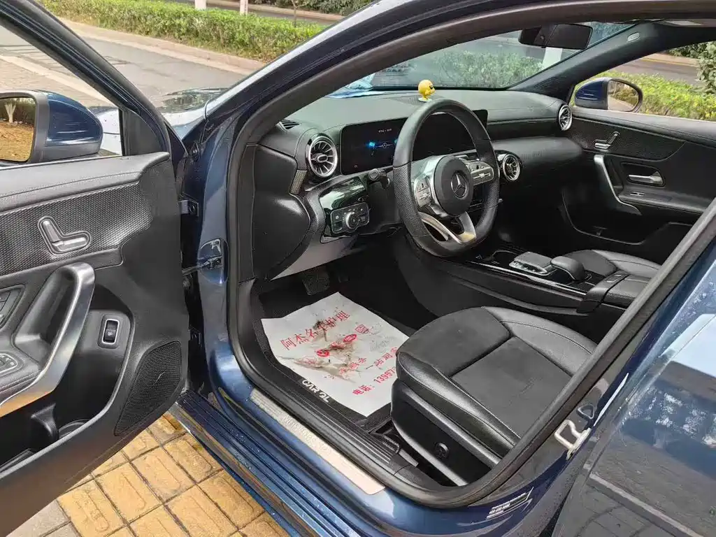 Mercedes-Benz Mercedes-Benz A-Class 2020 A 200 L Sport Sedan 2019 - thumbnail 4