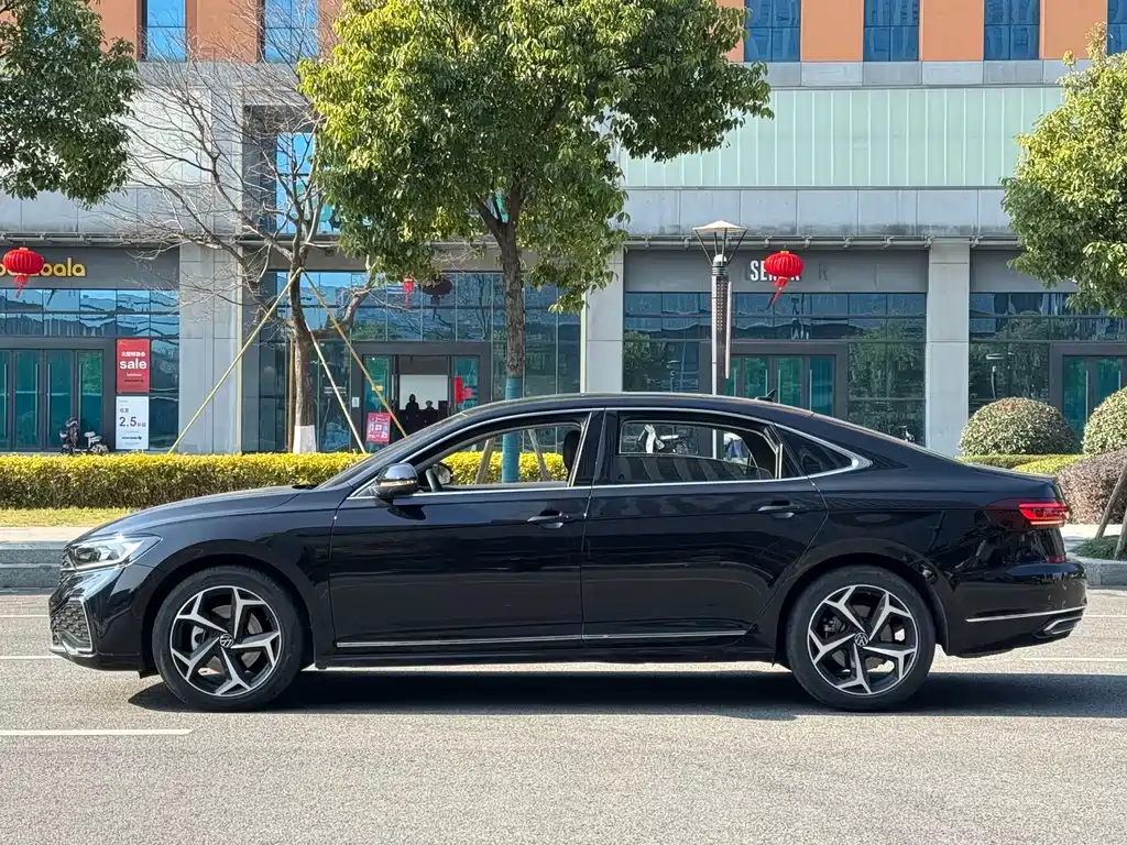 Volkswagen Passat 2025 Model Distinguished 380TSI Starry Sky Dragon Edition 2025 - thumbnail 4