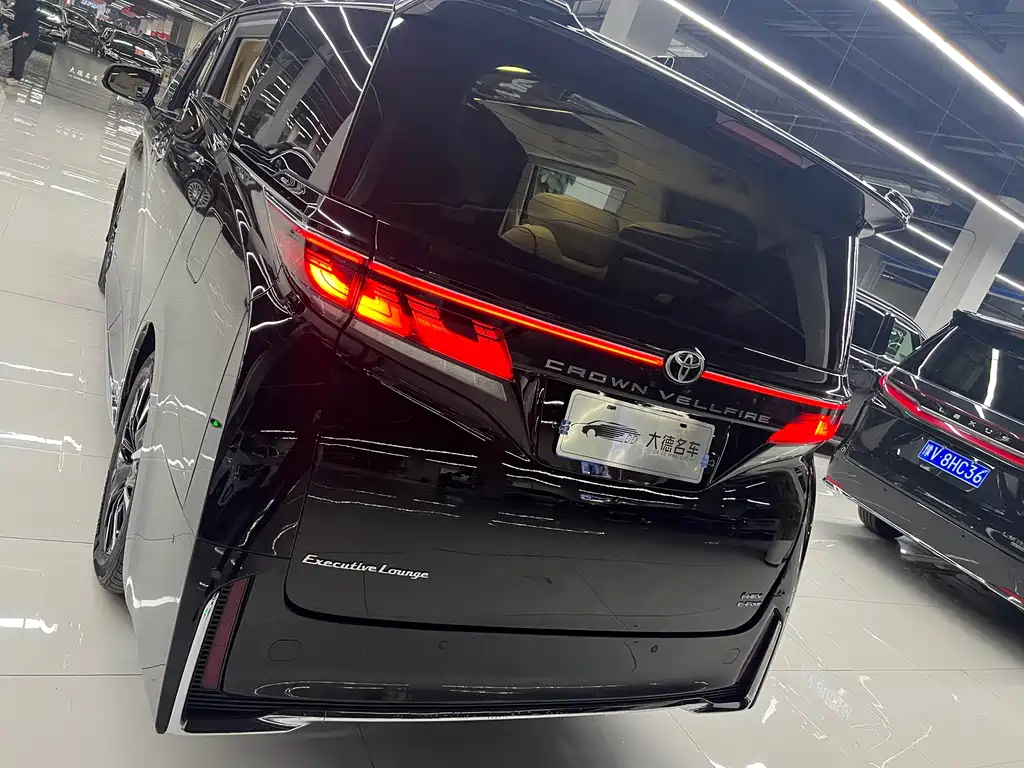 Toyota Alphard 2024 Crown Hybrid 2.5L Executive Version 2024 - thumbnail 7