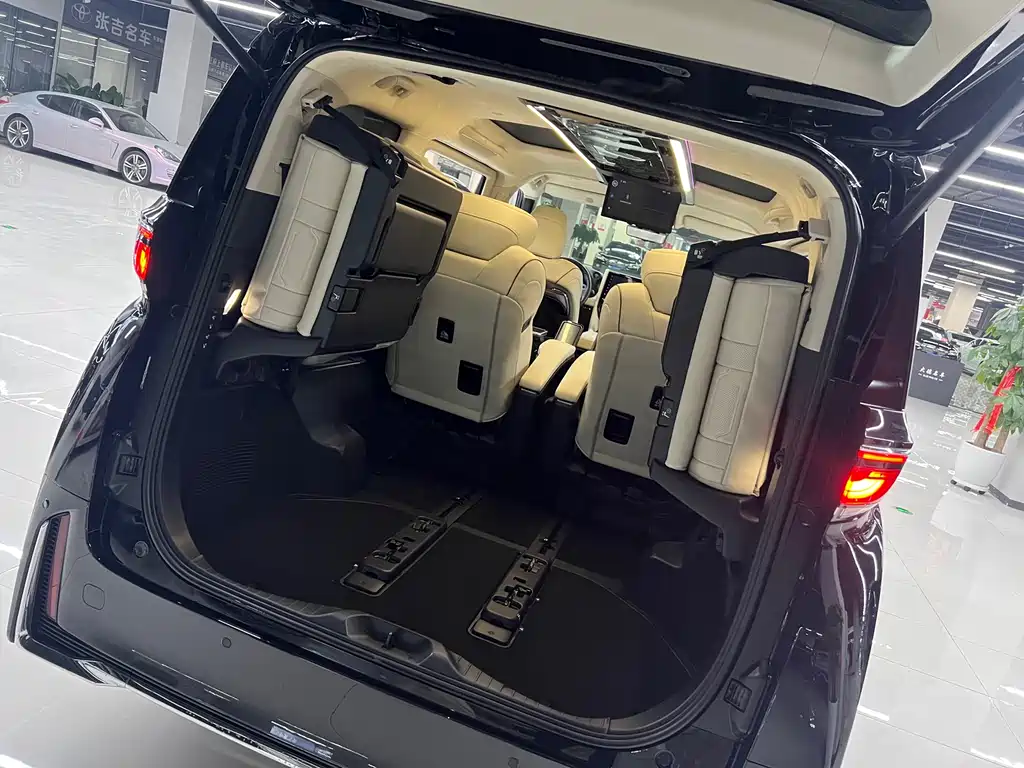 Toyota Alphard 2024 Crown Hybrid 2.5L Executive Version 2024 - thumbnail 8