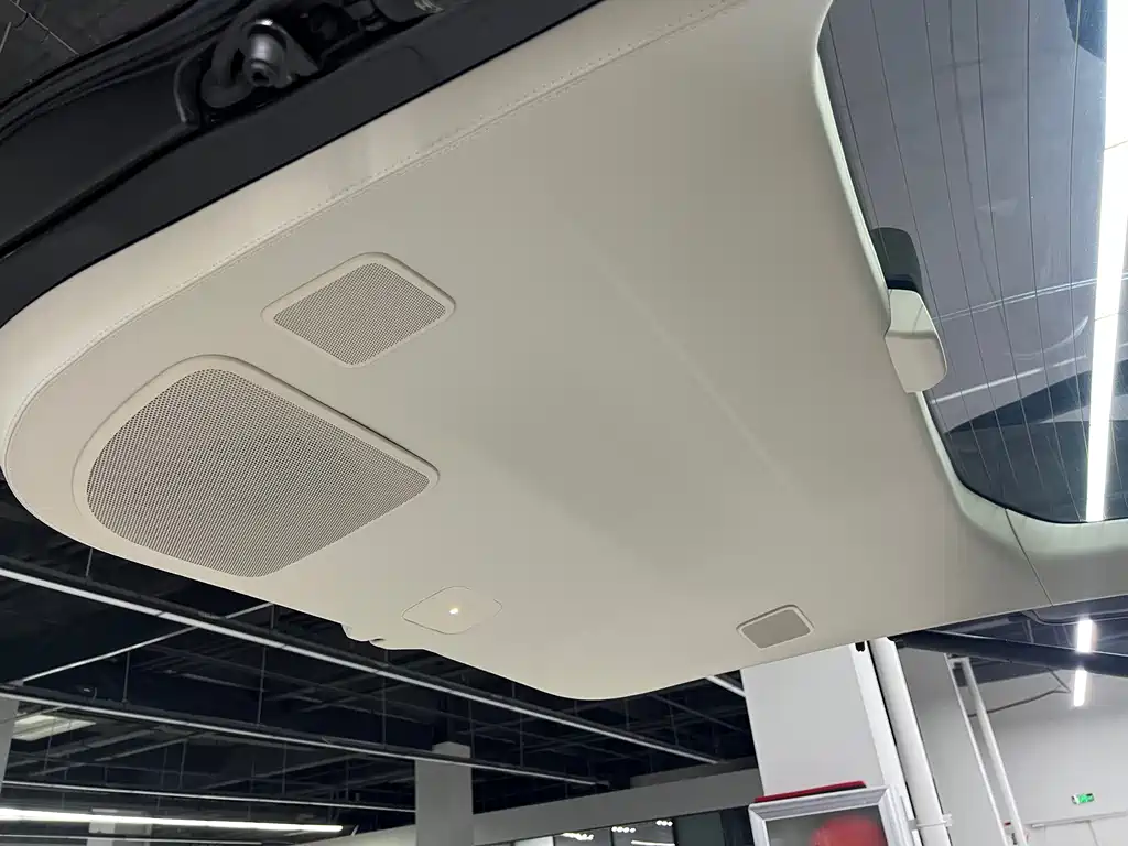 Toyota Alphard 2024 Crown Hybrid 2.5L Executive Version 2024 - thumbnail 9