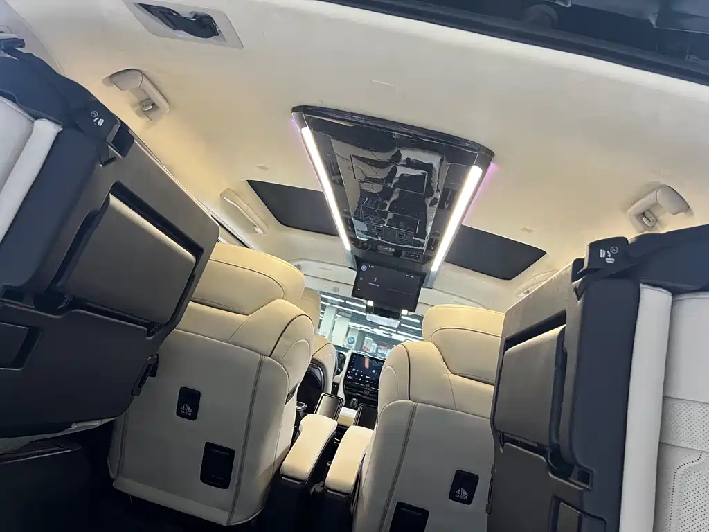 Toyota Alphard 2024 Crown Hybrid 2.5L Executive Version 2024 - thumbnail 10