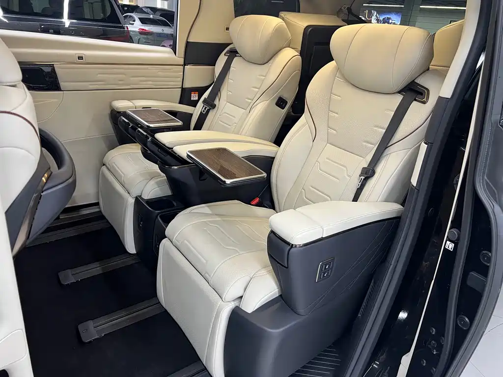 Toyota Alphard 2024 Crown Hybrid 2.5L Executive Version 2024 - thumbnail 13