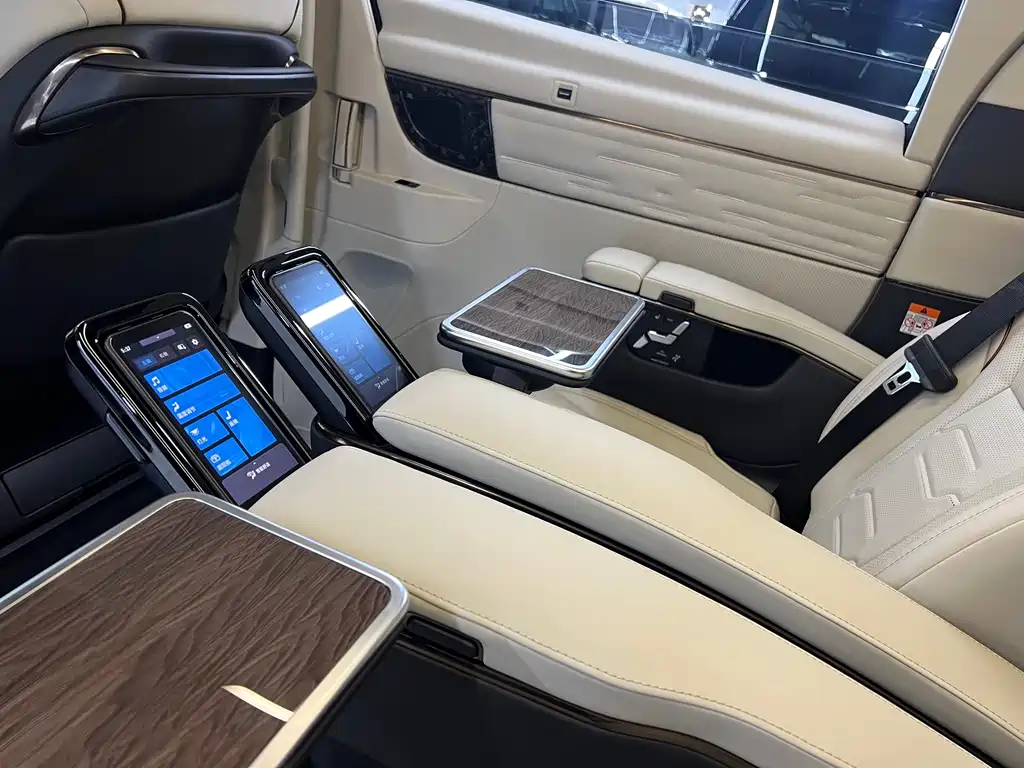 Toyota Alphard 2024 Crown Hybrid 2.5L Executive Version 2024 - thumbnail 14
