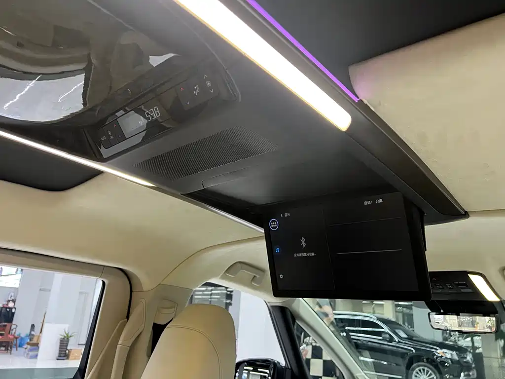 Toyota Alphard 2024 Crown Hybrid 2.5L Executive Version 2024 - thumbnail 17