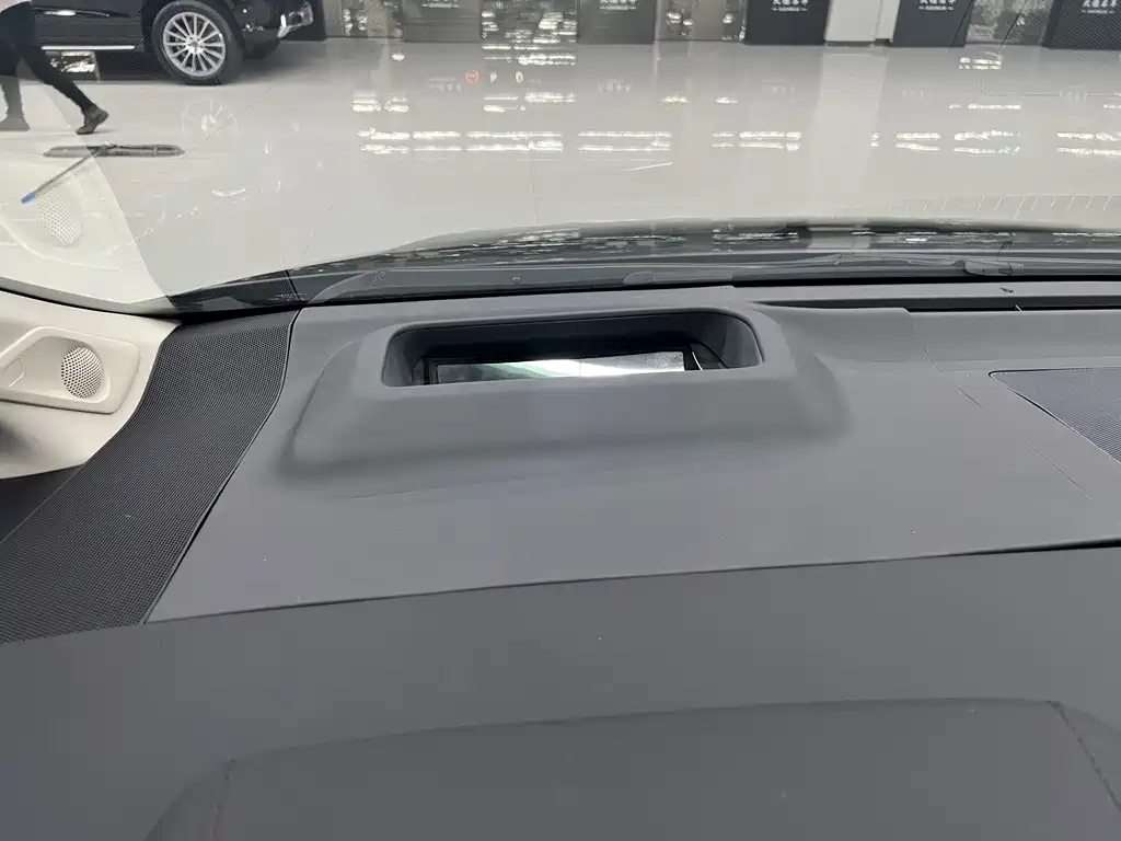 Toyota Alphard 2024 Crown Hybrid 2.5L Executive Version 2024 - thumbnail 24