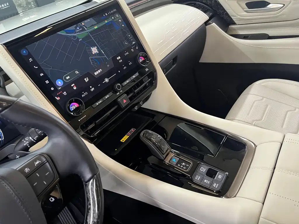 Toyota Alphard 2024 Crown Hybrid 2.5L Executive Version 2024 - thumbnail 25