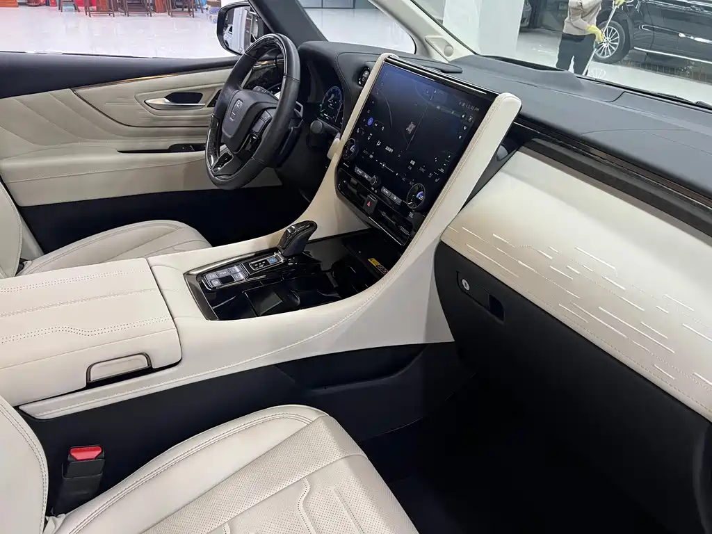 Toyota Alphard 2024 Crown Hybrid 2.5L Executive Version 2024 - thumbnail 28