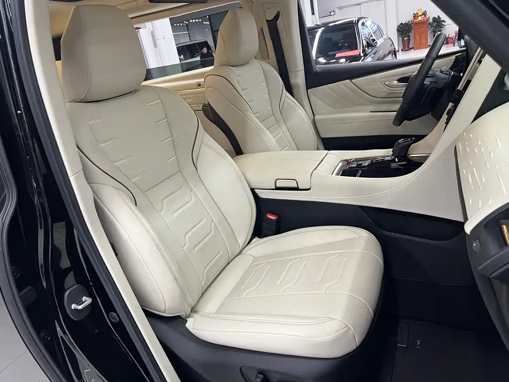 Toyota Alphard 2024 Crown Hybrid 2.5L Executive Version 2024 - thumbnail 29