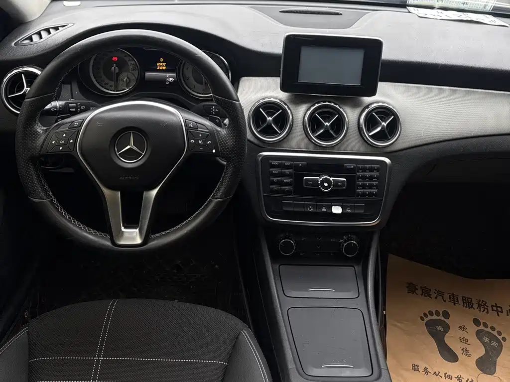 Mercedes-Benz Mercedes-Benz GLA 200 2015 Model Imported 2015 - thumbnail 9