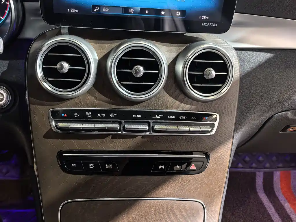Mercedes-Benz Mercedes-Benz GLC 2020 GLC 260 L 4MATIC Luxury Edition 2019 - thumbnail 12