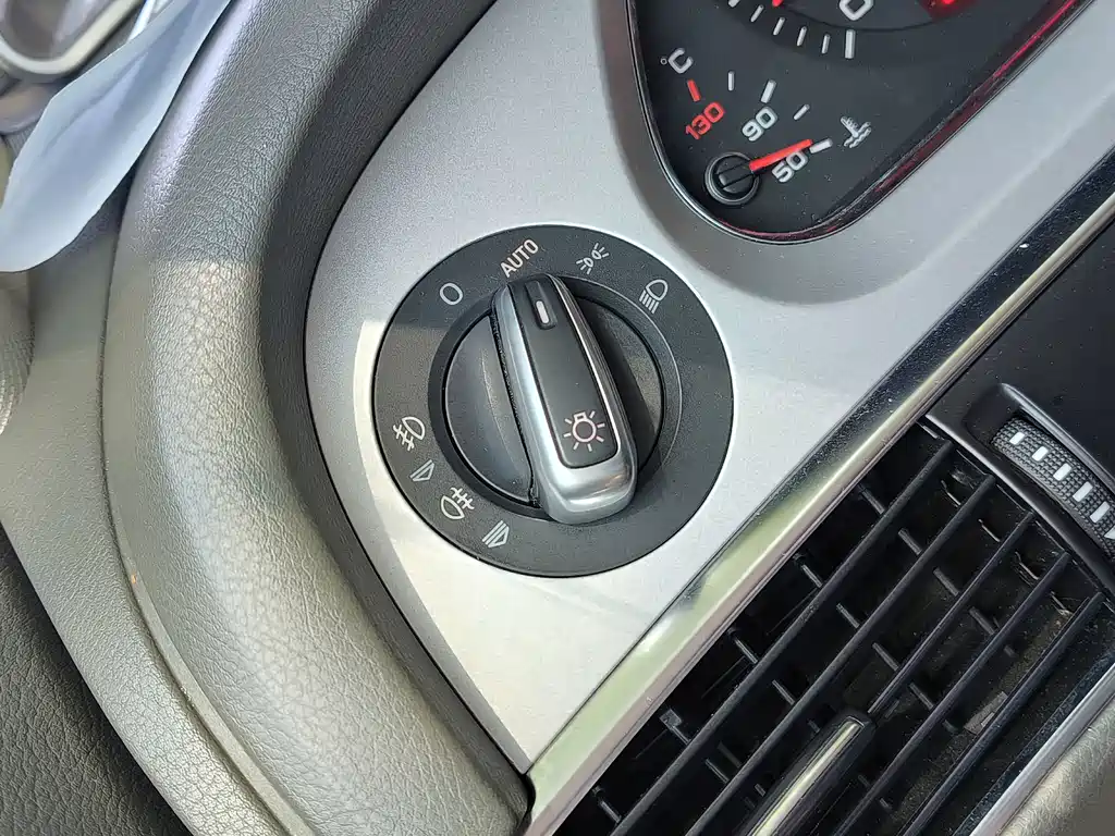Audi Audi A6L 2010 2.4L Technology Edition 2010 - thumbnail 11