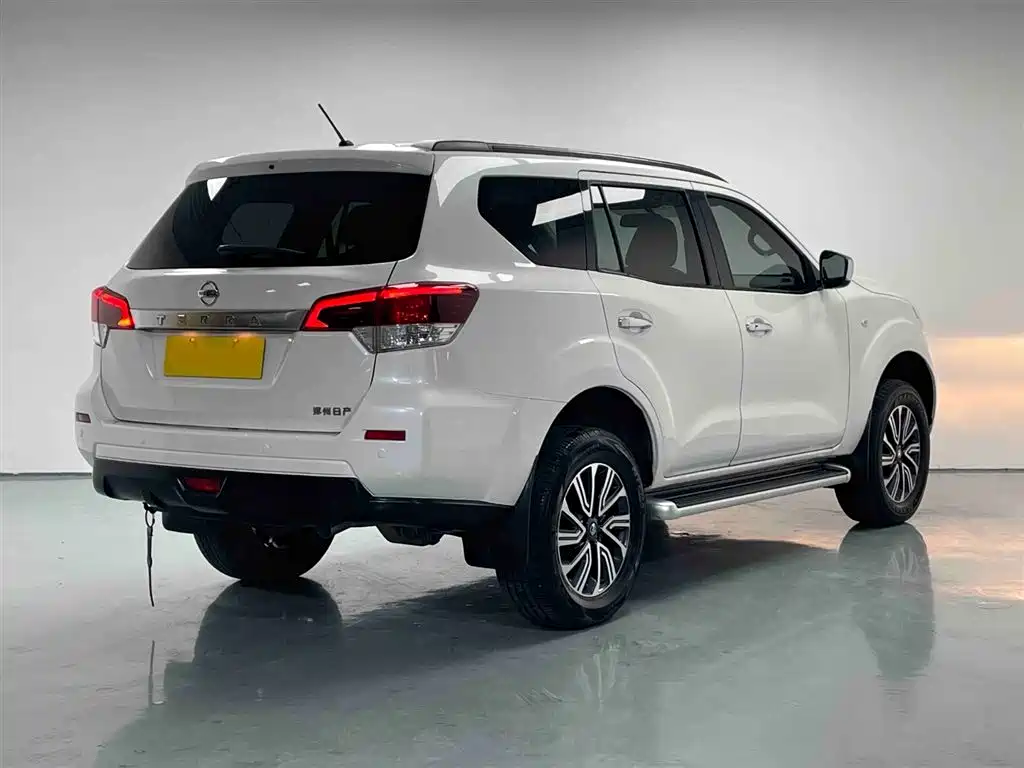 Nissan Nissan Terra 2020 2.5L XL Upper Automatic 2WD Luxury Edition 2021 - thumbnail 4
