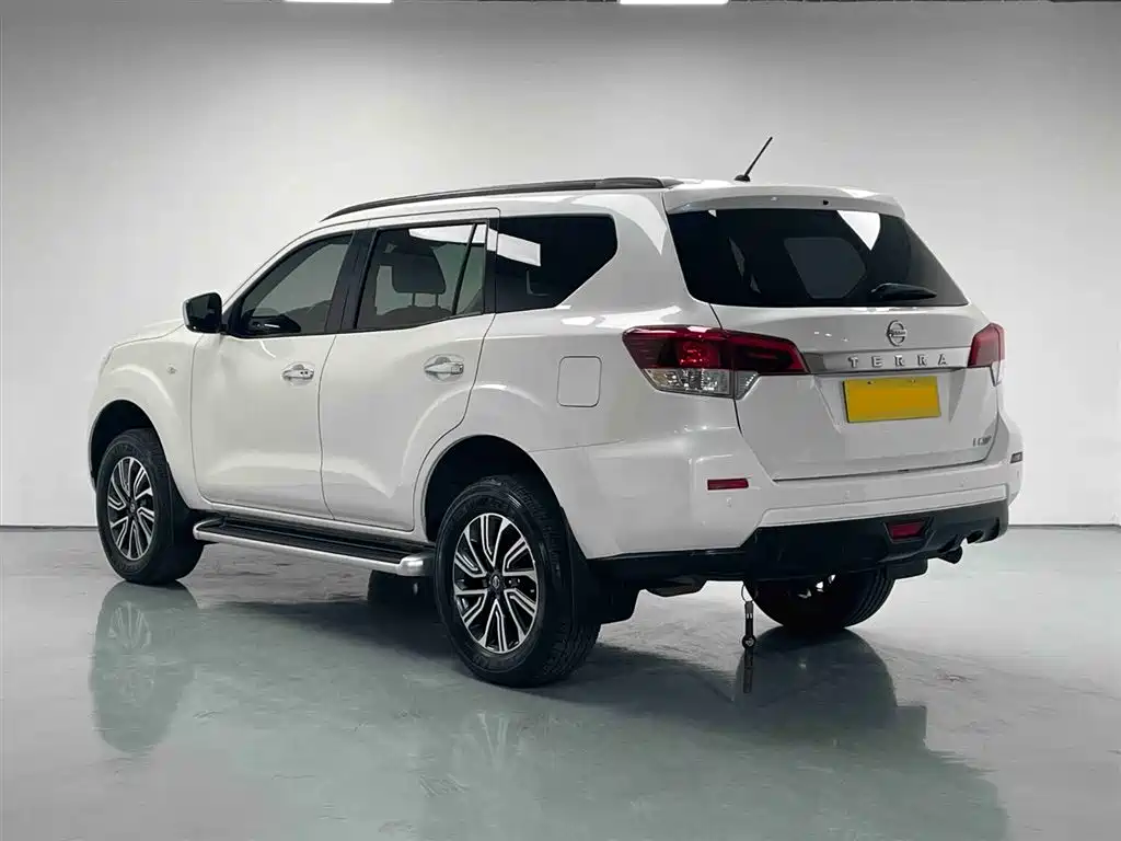 Nissan Nissan Terra 2020 2.5L XL Upper Automatic 2WD Luxury Edition 2021 - thumbnail 8