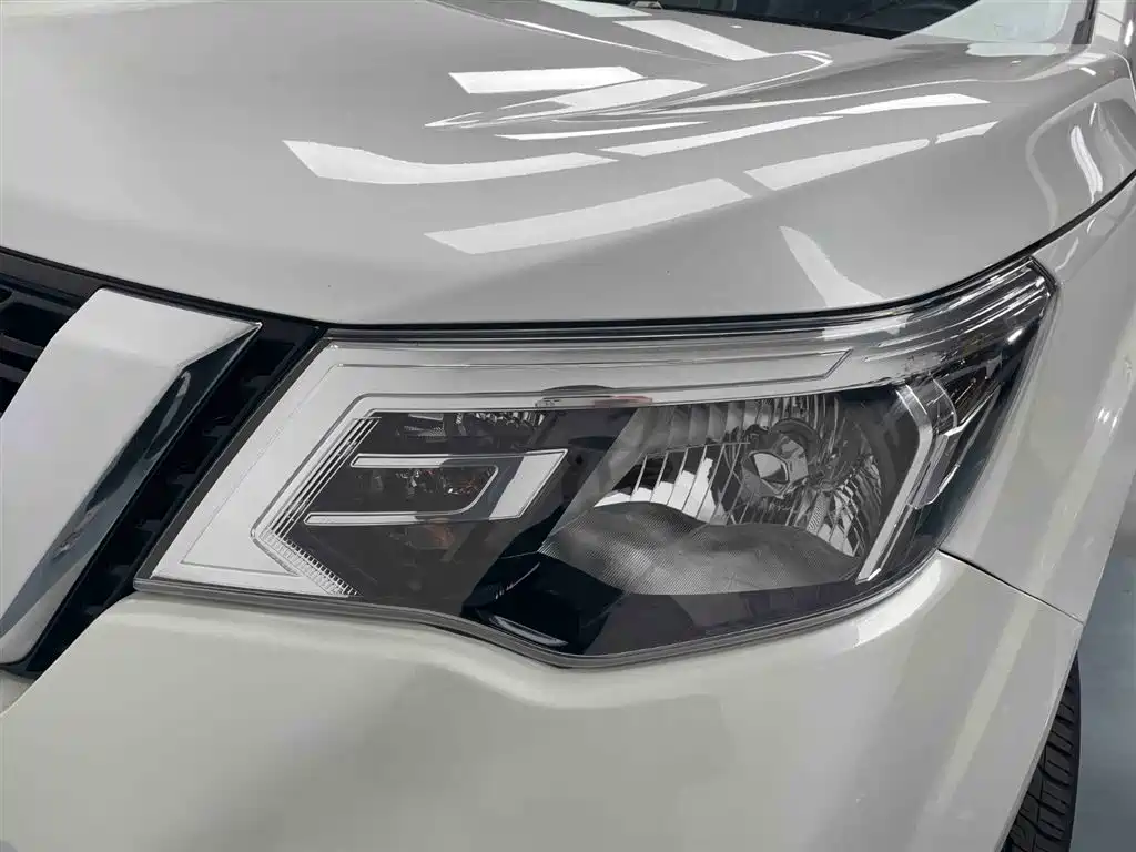 Nissan Nissan Terra 2020 2.5L XL Upper Automatic 2WD Luxury Edition 2021 - thumbnail 13
