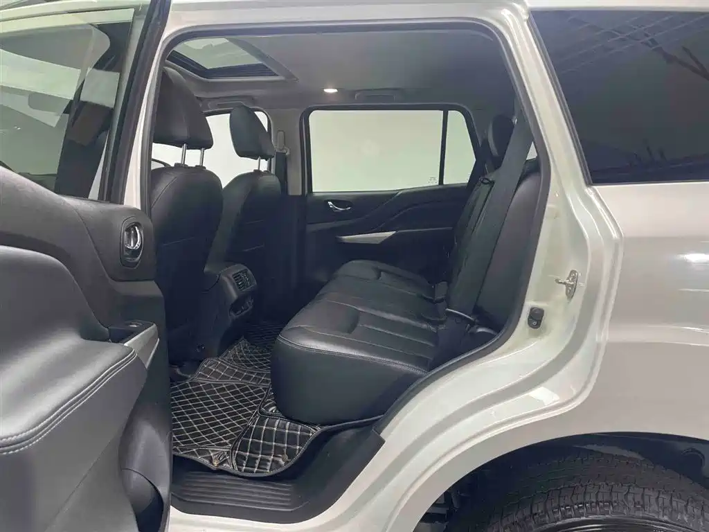 Nissan Nissan Terra 2020 2.5L XL Upper Automatic 2WD Luxury Edition 2021 - thumbnail 15