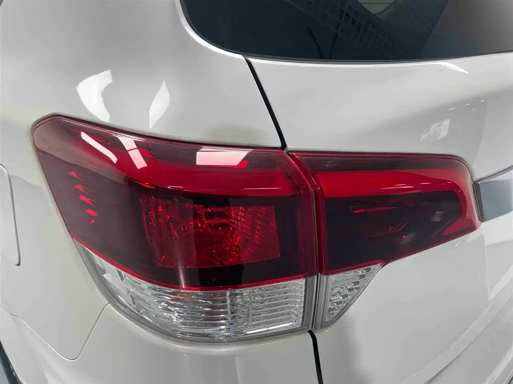 Nissan Nissan Terra 2020 2.5L XL Upper Automatic 2WD Luxury Edition 2021 - thumbnail 17