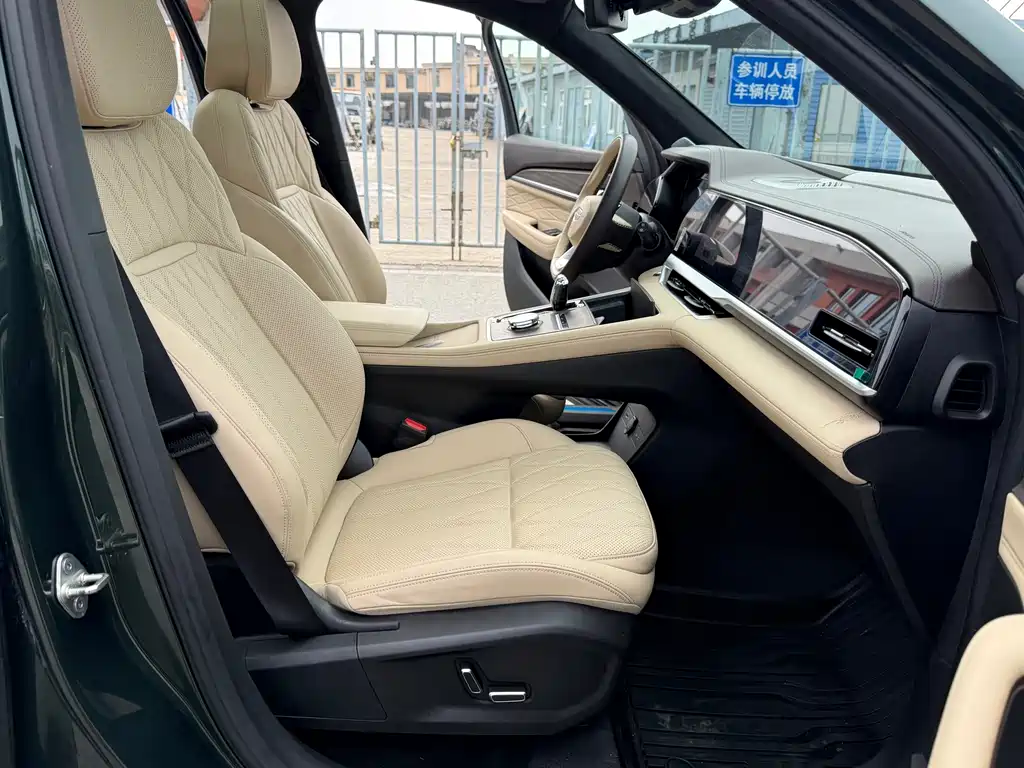 Geely Auto Geely Xingyue L 2025 Edition Dongfang Yao 2.0TD Automatic揽Star Version Note: The "揽Star" (Lanxing) literally means "star-grabbing" but in this context it's likely referring to the "Automatic" transmission version with a star-themed package, so it would be marketed as something like "Automatic Star Package" or similar in international markets. However, since you requested the exact translation of the model name as given: Geely Xingyue L 2025 Dongfang Yao 2.0TD Automatic Lanxing Version 2024 - thumbnail 6