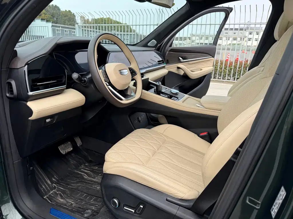 Geely Auto Geely Xingyue L 2025 Edition Dongfang Yao 2.0TD Automatic揽Star Version Note: The "揽Star" (Lanxing) literally means "star-grabbing" but in this context it's likely referring to the "Automatic" transmission version with a star-themed package, so it would be marketed as something like "Automatic Star Package" or similar in international markets. However, since you requested the exact translation of the model name as given: Geely Xingyue L 2025 Dongfang Yao 2.0TD Automatic Lanxing Version 2024 - thumbnail 7