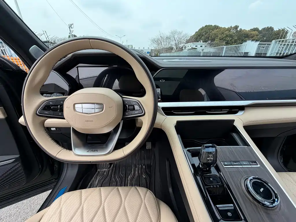 Geely Auto Geely Xingyue L 2025 Edition Dongfang Yao 2.0TD Automatic揽Star Version Note: The "揽Star" (Lanxing) literally means "star-grabbing" but in this context it's likely referring to the "Automatic" transmission version with a star-themed package, so it would be marketed as something like "Automatic Star Package" or similar in international markets. However, since you requested the exact translation of the model name as given: Geely Xingyue L 2025 Dongfang Yao 2.0TD Automatic Lanxing Version 2024 - thumbnail 8