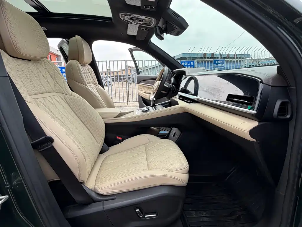 Geely Auto Geely Xingyue L 2025 Edition Dongfang Yao 2.0TD Automatic揽Star Version Note: The "揽Star" (Lanxing) literally means "star-grabbing" but in this context it's likely referring to the "Automatic" transmission version with a star-themed package, so it would be marketed as something like "Automatic Star Package" or similar in international markets. However, since you requested the exact translation of the model name as given: Geely Xingyue L 2025 Dongfang Yao 2.0TD Automatic Lanxing Version 2024 - thumbnail 9