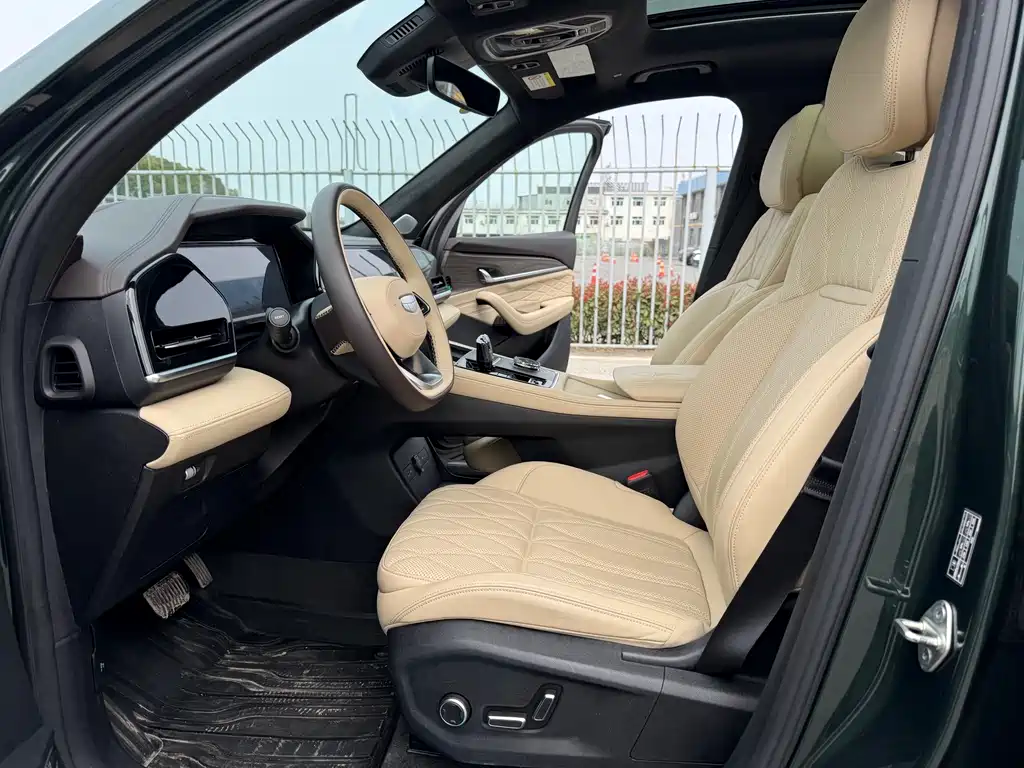 Geely Auto Geely Xingyue L 2025 Edition Dongfang Yao 2.0TD Automatic揽Star Version Note: The "揽Star" (Lanxing) literally means "star-grabbing" but in this context it's likely referring to the "Automatic" transmission version with a star-themed package, so it would be marketed as something like "Automatic Star Package" or similar in international markets. However, since you requested the exact translation of the model name as given: Geely Xingyue L 2025 Dongfang Yao 2.0TD Automatic Lanxing Version 2024 - thumbnail 10