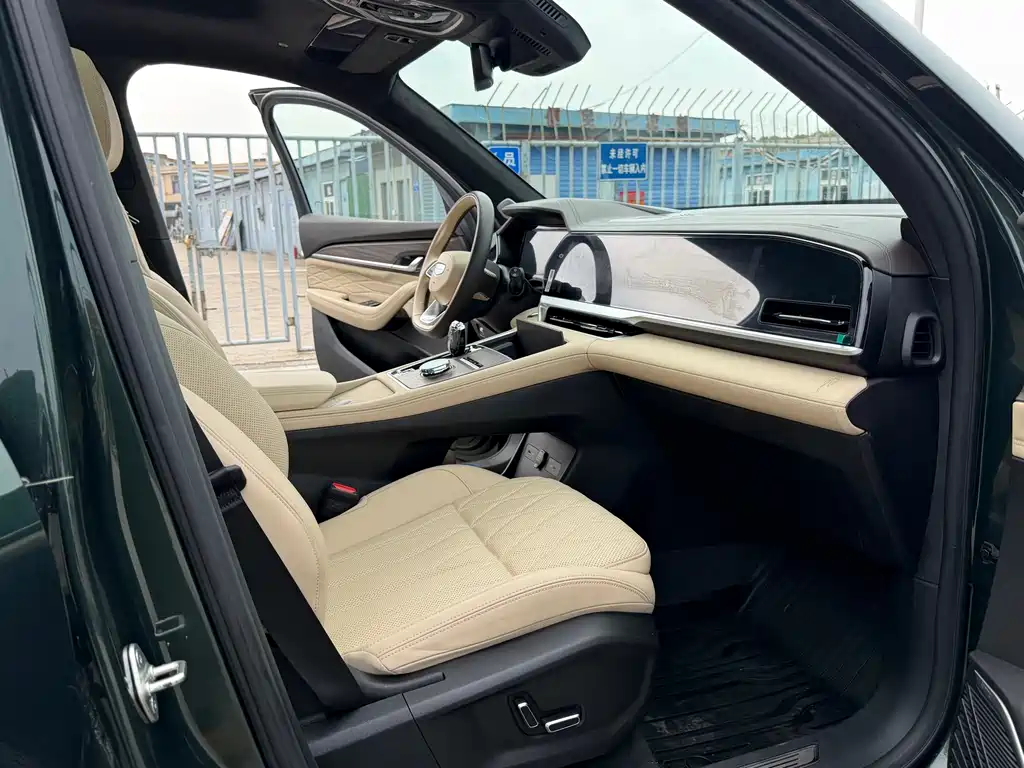Geely Auto Geely Xingyue L 2025 Edition Dongfang Yao 2.0TD Automatic揽Star Version Note: The "揽Star" (Lanxing) literally means "star-grabbing" but in this context it's likely referring to the "Automatic" transmission version with a star-themed package, so it would be marketed as something like "Automatic Star Package" or similar in international markets. However, since you requested the exact translation of the model name as given: Geely Xingyue L 2025 Dongfang Yao 2.0TD Automatic Lanxing Version 2024 - thumbnail 12