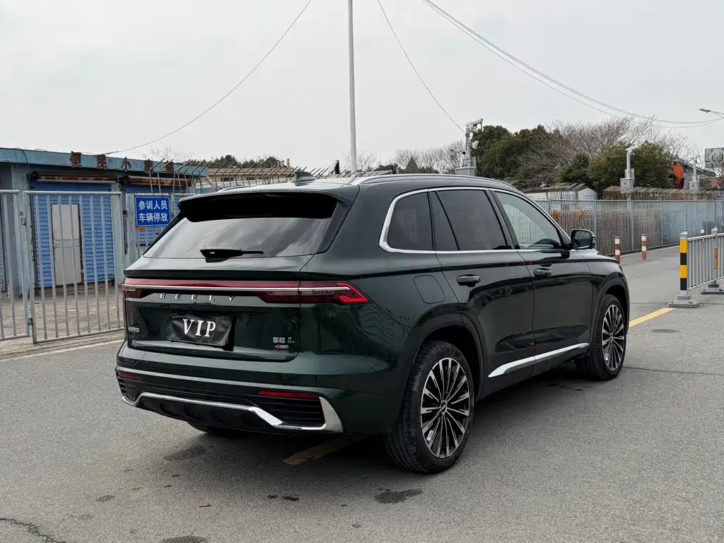 Geely Auto Geely Xingyue L 2025 Edition Dongfang Yao 2.0TD Automatic揽Star Version Note: The "揽Star" (Lanxing) literally means "star-grabbing" but in this context it's likely referring to the "Automatic" transmission version with a star-themed package, so it would be marketed as something like "Automatic Star Package" or similar in international markets. However, since you requested the exact translation of the model name as given: Geely Xingyue L 2025 Dongfang Yao 2.0TD Automatic Lanxing Version 2024 - thumbnail 16