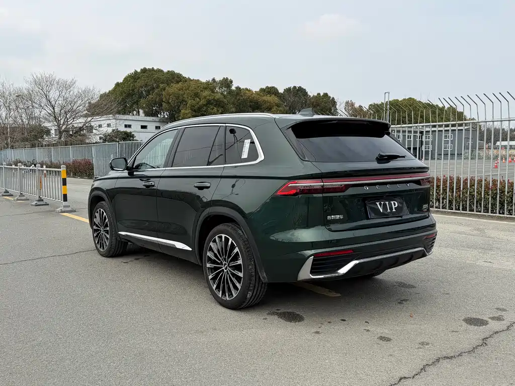 Geely Auto Geely Xingyue L 2025 Edition Dongfang Yao 2.0TD Automatic揽Star Version Note: The "揽Star" (Lanxing) literally means "star-grabbing" but in this context it's likely referring to the "Automatic" transmission version with a star-themed package, so it would be marketed as something like "Automatic Star Package" or similar in international markets. However, since you requested the exact translation of the model name as given: Geely Xingyue L 2025 Dongfang Yao 2.0TD Automatic Lanxing Version 2024 - thumbnail 18