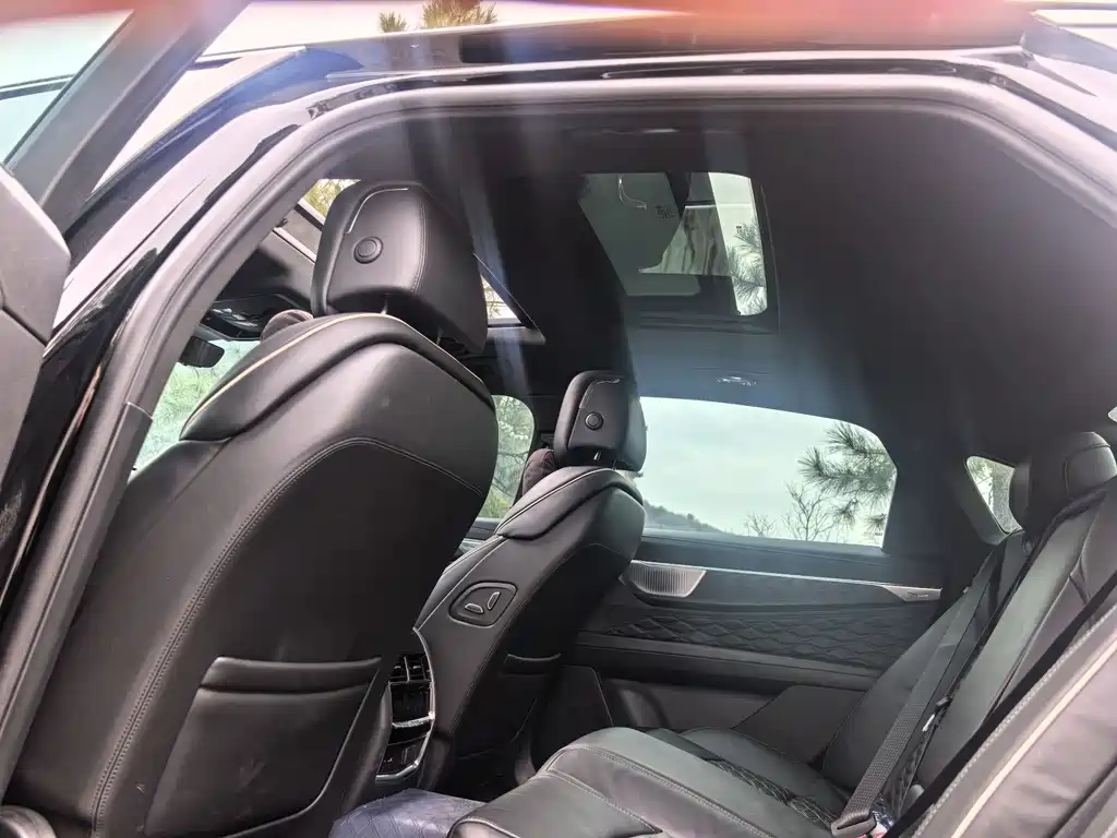 Cadillac Cadillac CT6 2023 28T Luxury 2024 - thumbnail 6