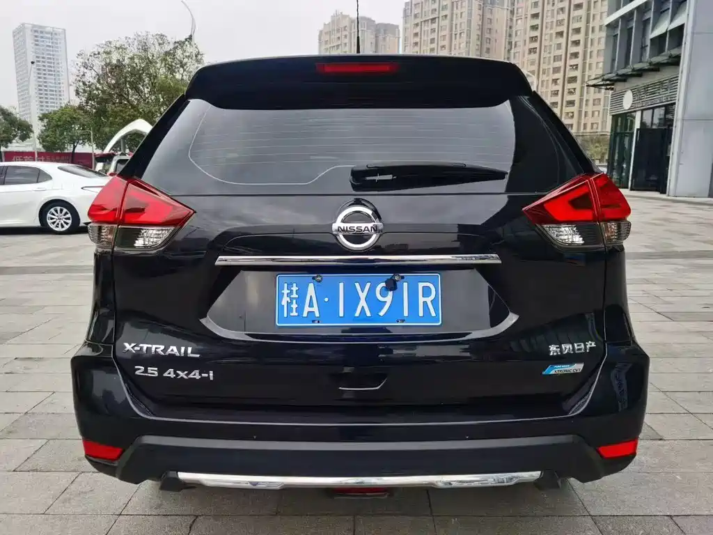 Nissan Nissan X-Trail 2017 2.5L CVT Premium 4WD 2018 - thumbnail 4