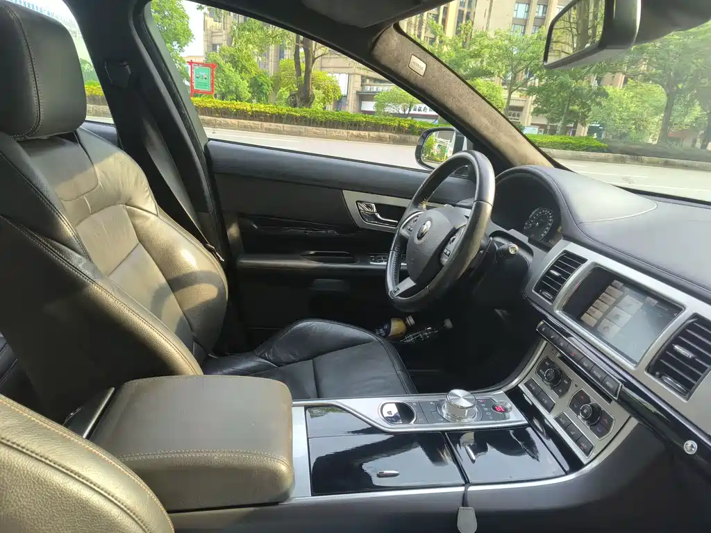 Jaguar Jaguar XF 2015 XF 3.0 SC 80th Anniversary R-Sport Edition 2016 - thumbnail 8